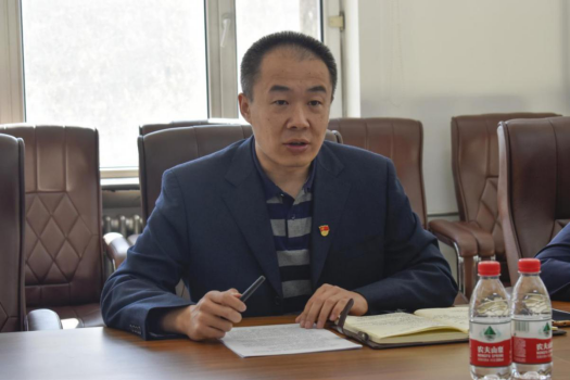 吴立全主持会议