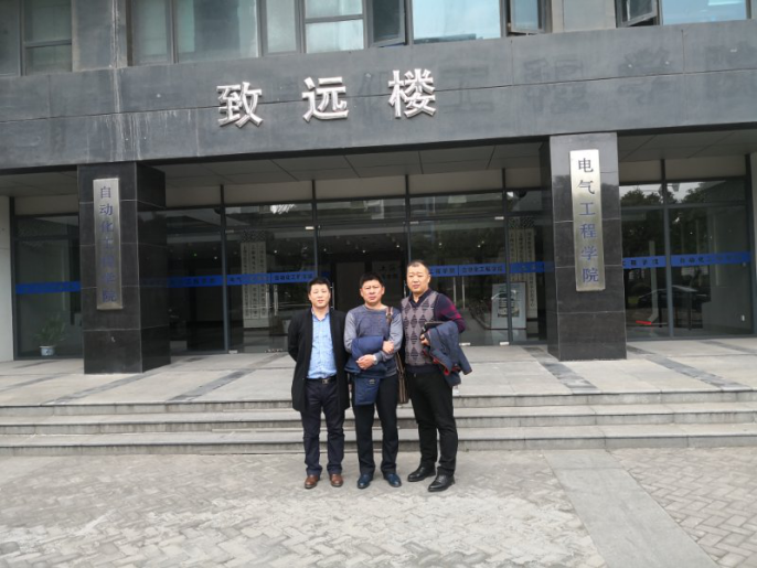 电气工程学院门前合影